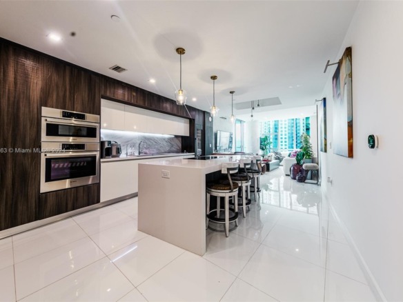851 NE 1st Ave # 2111, Miami FL 33132 — #A11701363