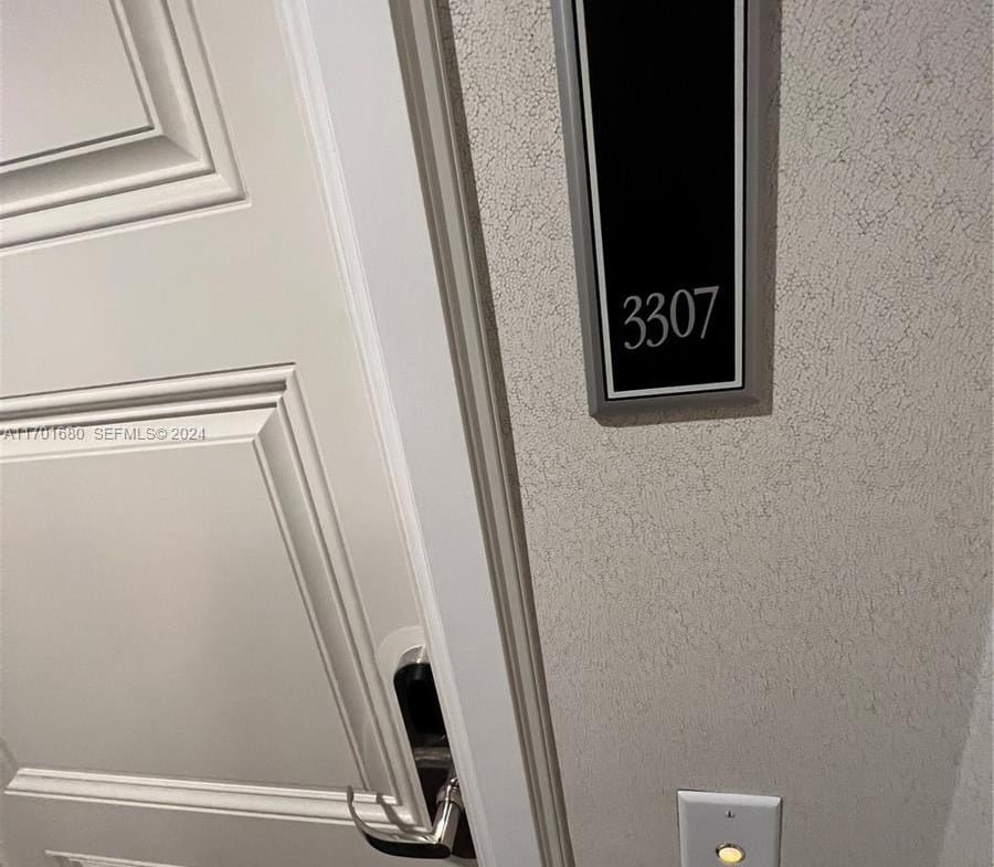 900