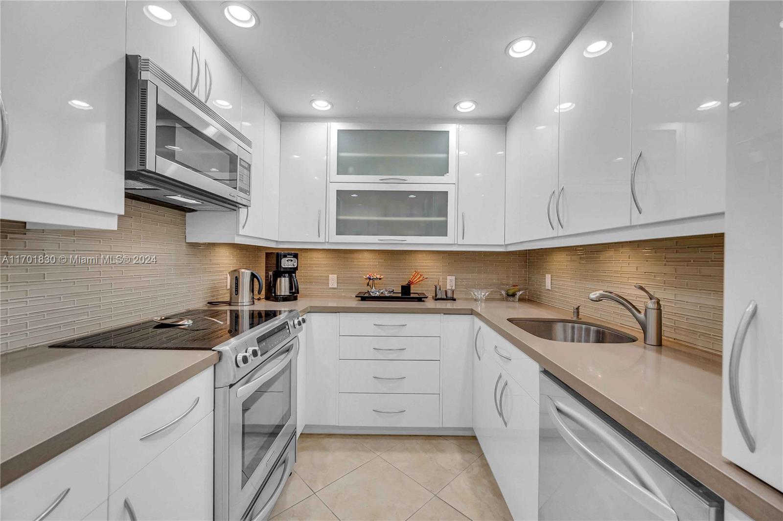 84b12bae-3489 20379 W Country Club Dr # 36, Aventura FL 33180 — #A11701830