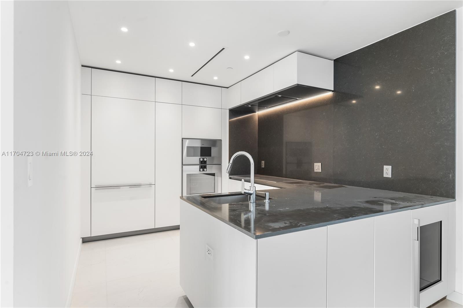 84b12bae-3522 300 Biscayne Blvd Way # 5209, Miami FL 33131 — #A11704723