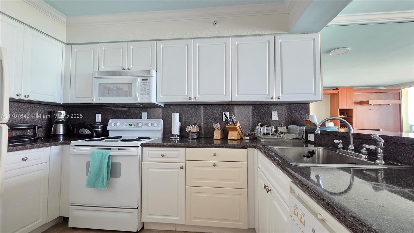84b12bae-3544 2501 S OCEAN DRIVE # 809, Hollywood FL 33019 — #A11707642