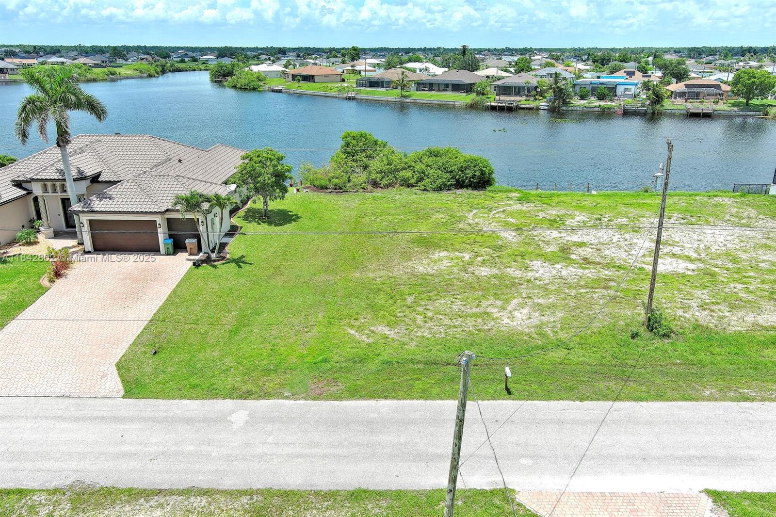 84b12bae-358 401 NW 24th Ter, Cape Coral FL 33993 — #A11842802