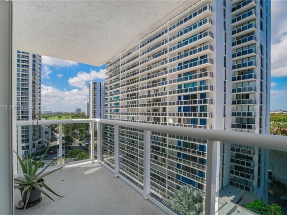 20515 E Country Club Dr # 1048, Aventura FL 33180 — #A11713938