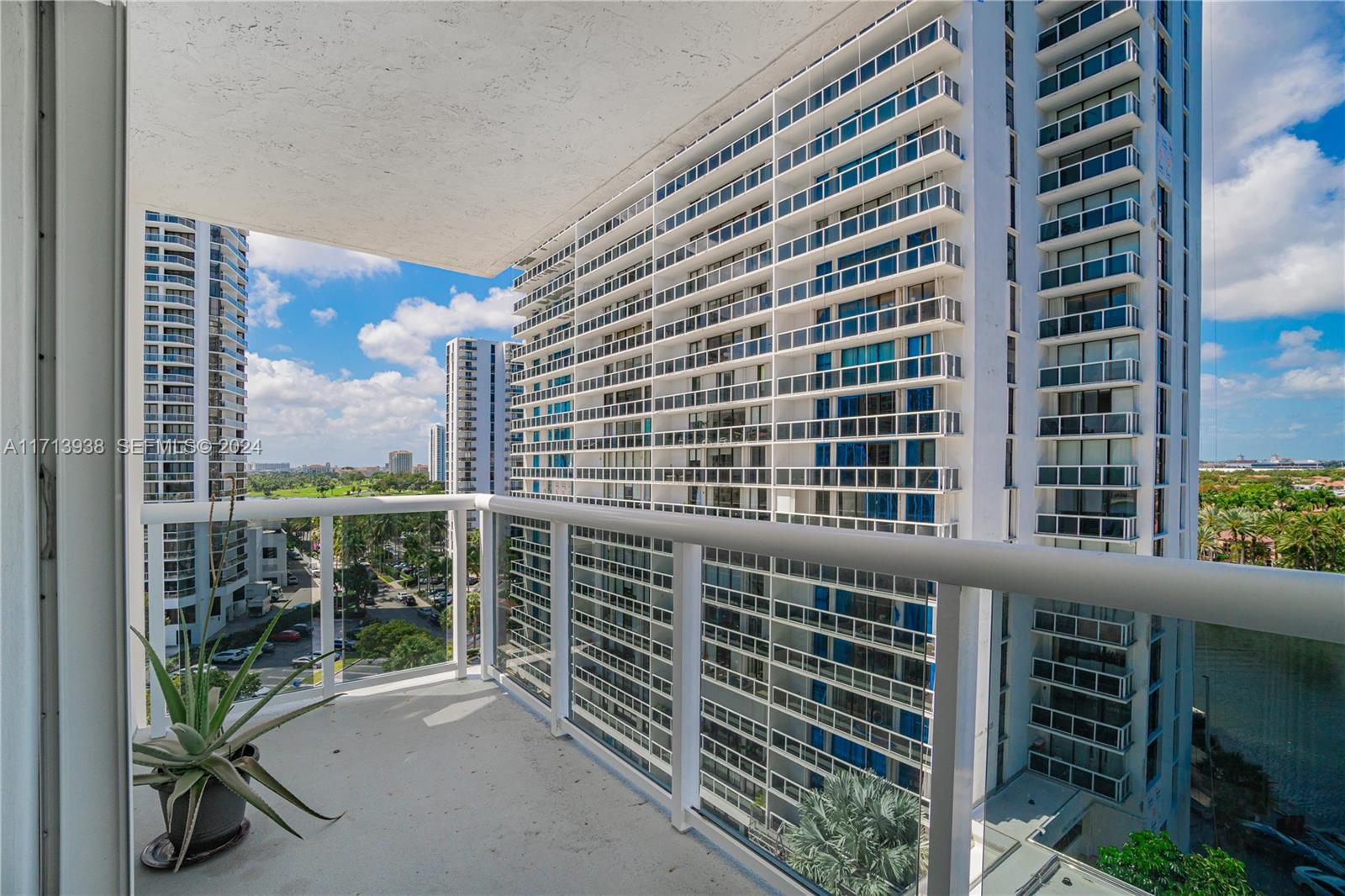 84b12bae-3593 20515 E Country Club Dr # 1048, Aventura FL 33180 — #A11713938