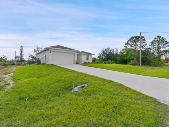 957 COMMODORE ST, Lehigh Acres FL 33974 — #A11715235