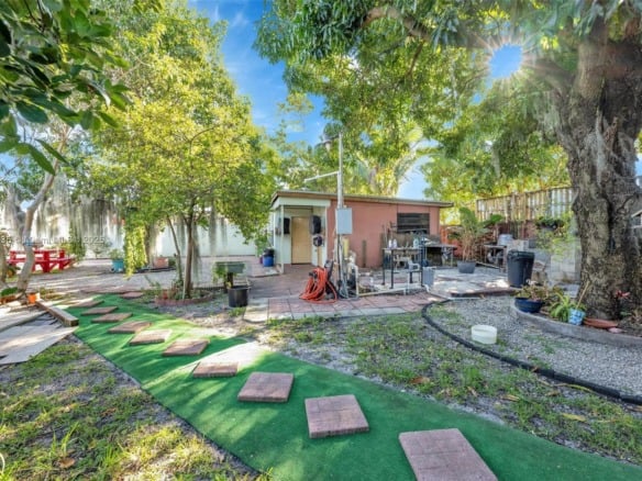 462 E 39th St, Hialeah FL 33013 — #A11721635
