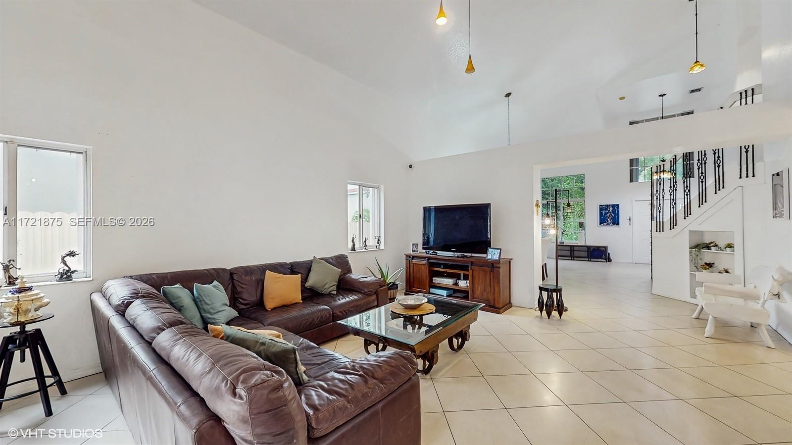 84b12bae-3682 5323 NW 109th Ct, Doral FL 33178 — #A11721875