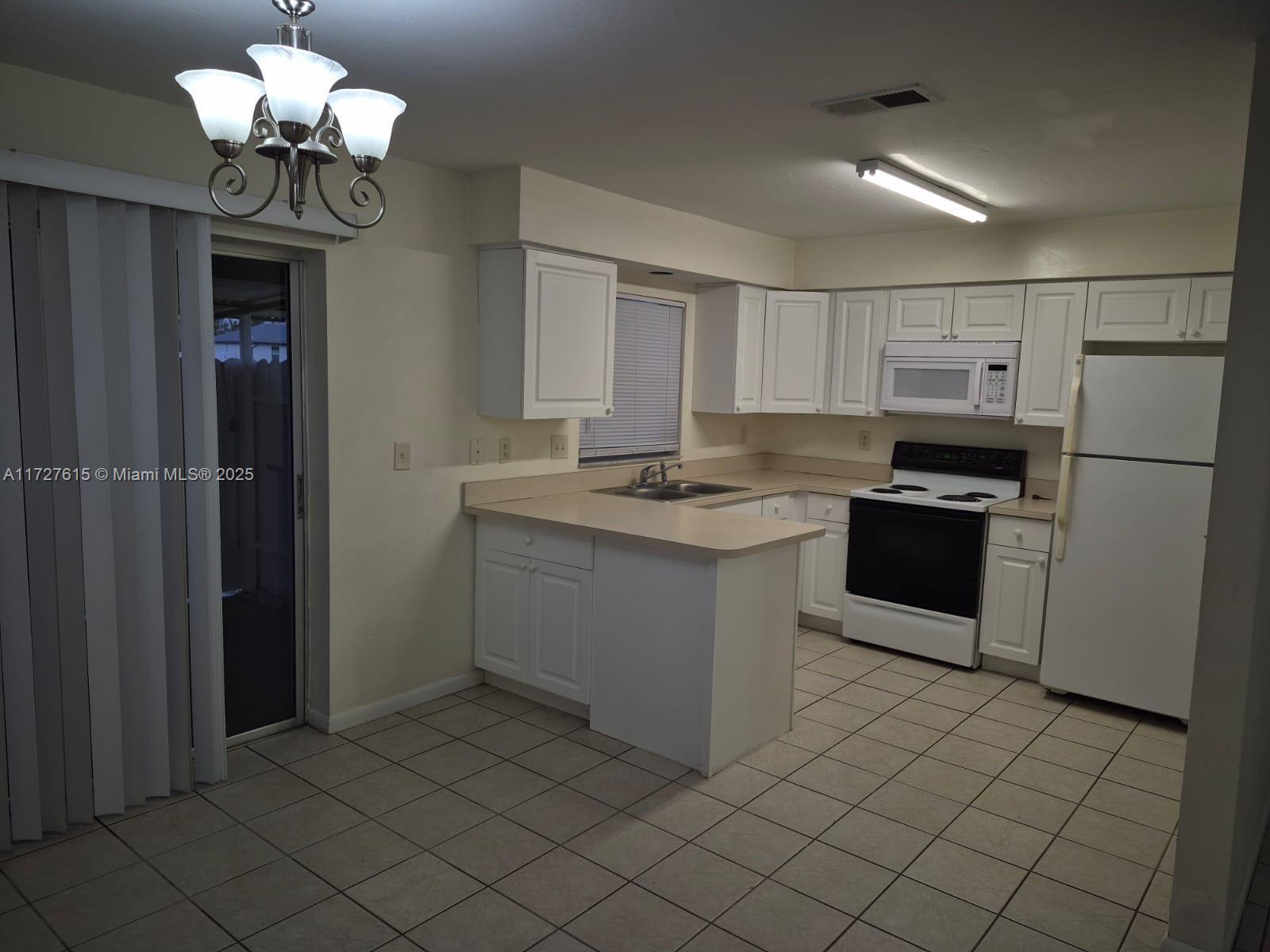 84b12bae-3769 1019 NW 7TH PLACE, Cape Coral FL 33993 — #A11727615