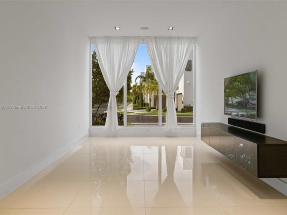 10296 NW 74th Ter, Doral FL 33178 — #A11728130