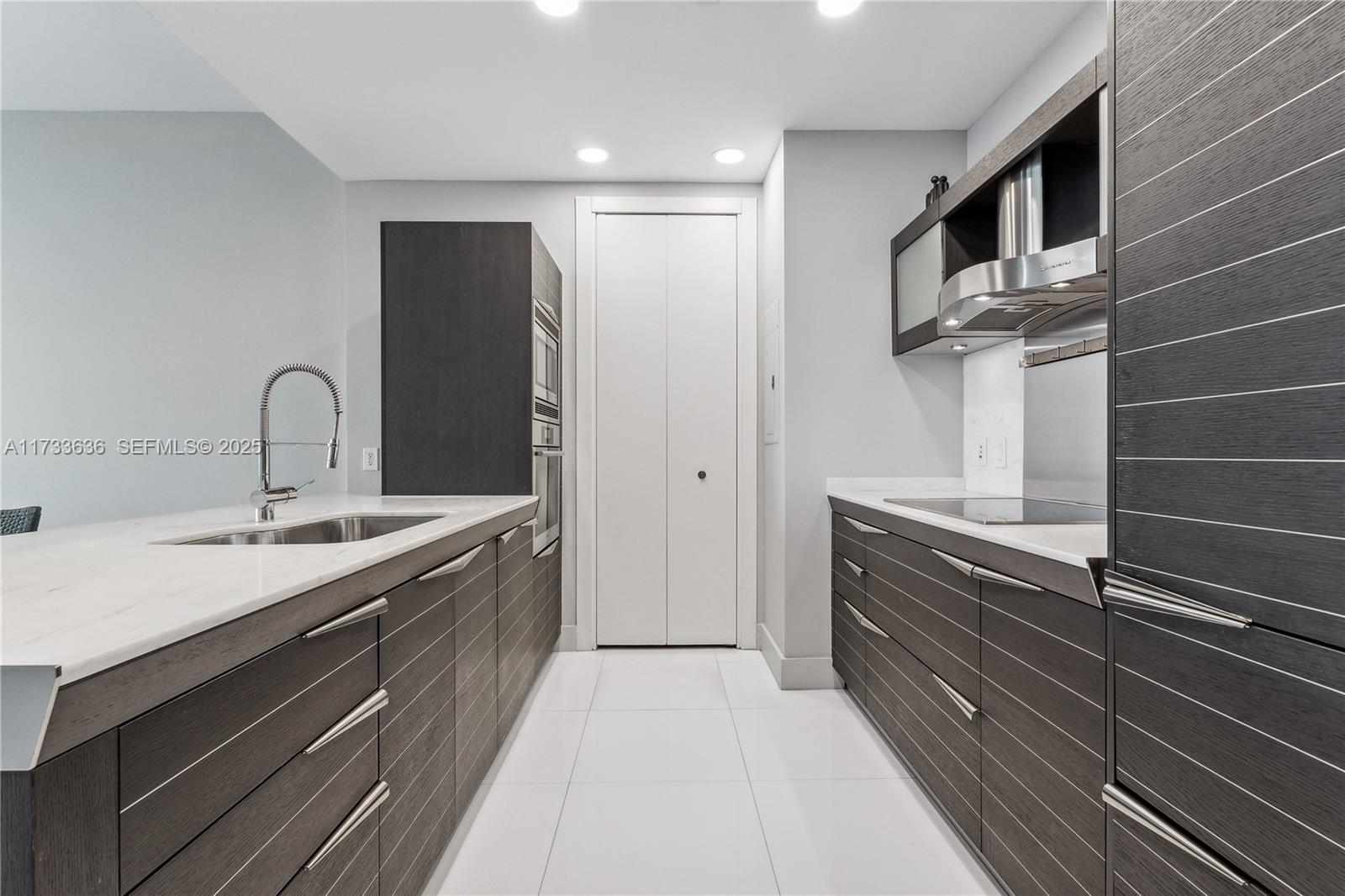 84b12bae-3850 200 Biscayne Boulevard Way # 4912, Miami FL 33131 — #A11733636