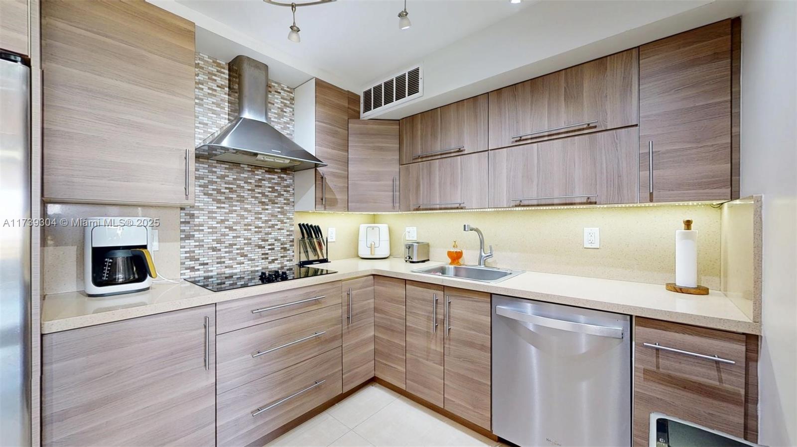 84b12bae-3914 600 N Three Islands Blvd # 803, Hallandale Beach FL 33009 — #A11739304