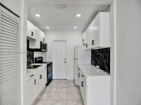 708 N 20th # 2, Hollywood FL 33020 — #A11818981