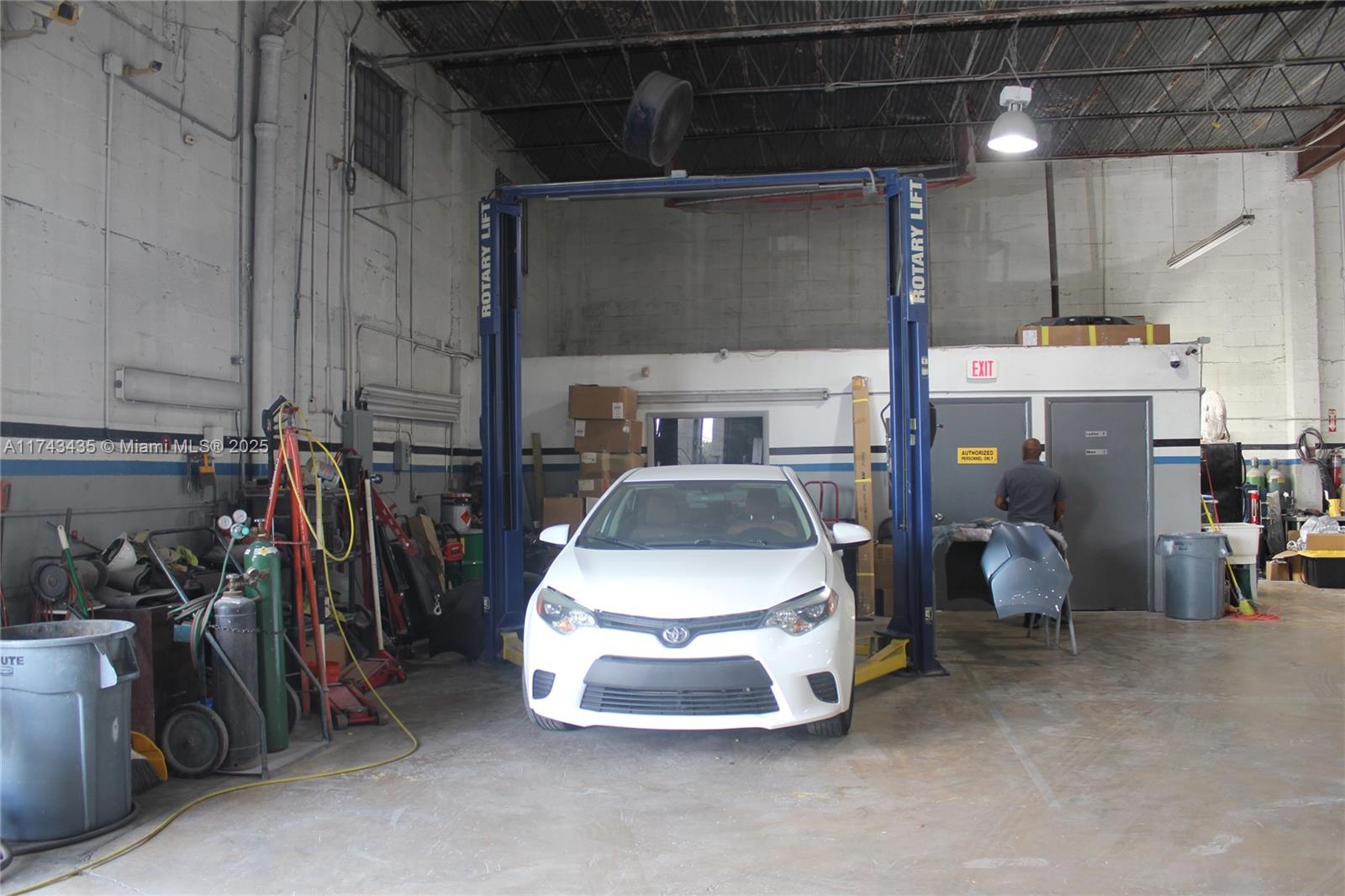 84b12bae-3962 Listing #A11743435