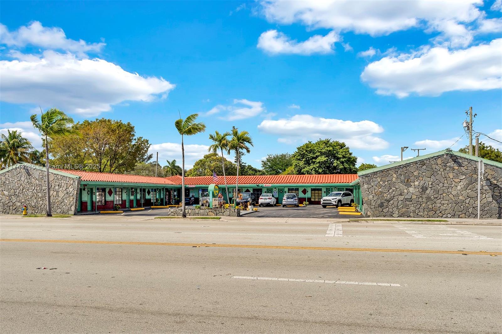 84b12bae-3972 1290 S Federal Hwy, Dania Beach FL 33004 — #A11744285