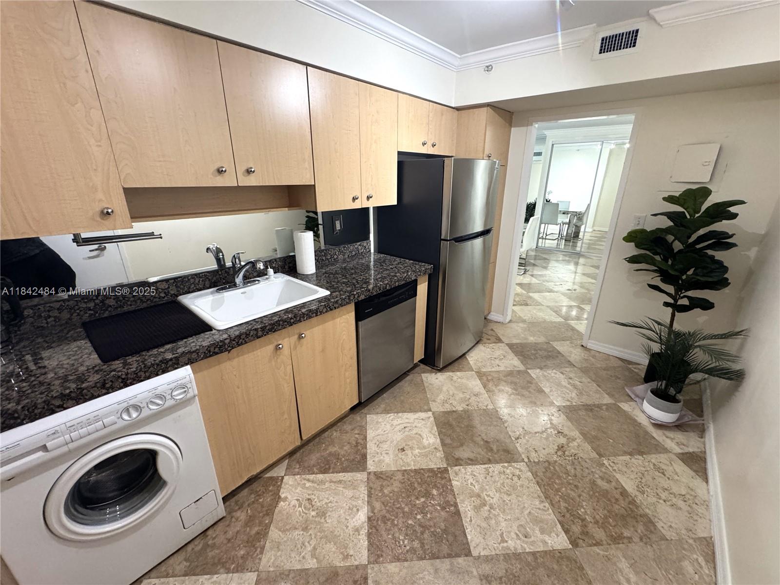 84b12bae-403 9195 Collins Ave # 912, Surfside FL 33154 — #A11842484