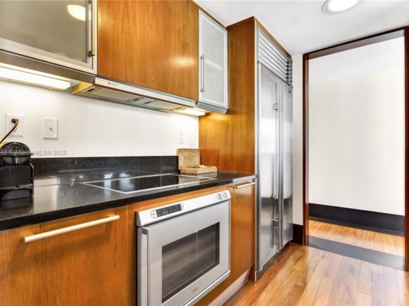 101 20, Miami Beach FL 33139 — #A11755848