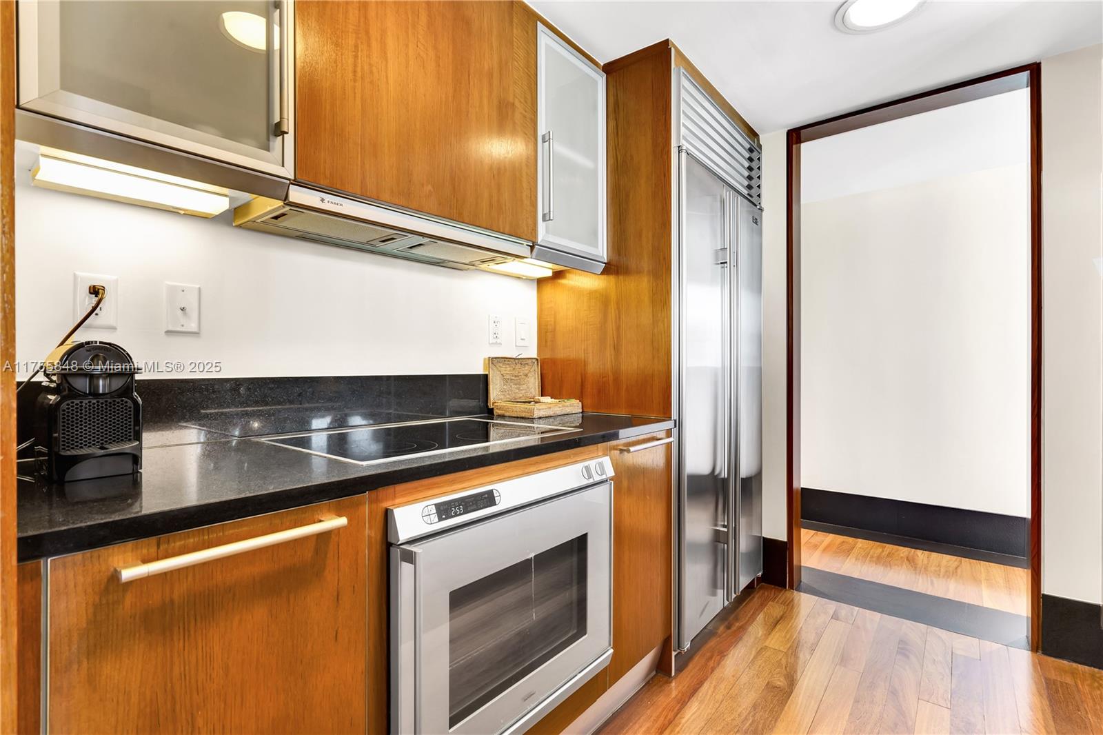 101 20, Miami Beach FL 33139 — #A11755848