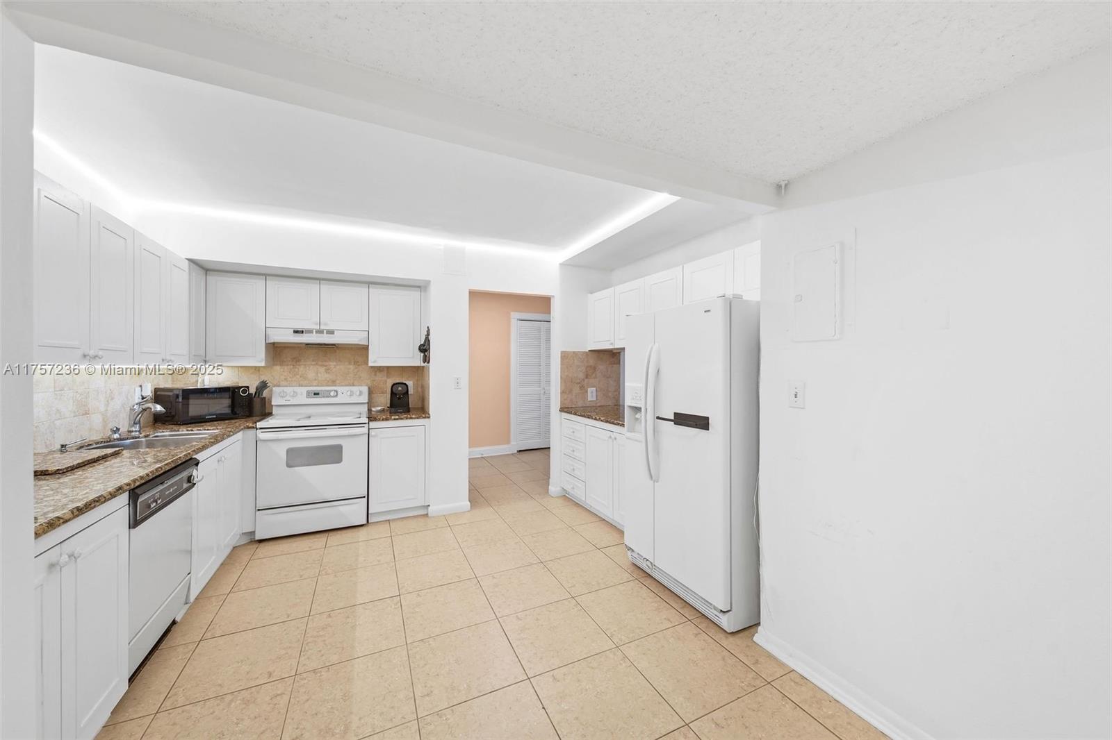 84b12bae-4149 2500 Parkview Dr # 812, Hallandale Beach FL 33009 — #A11757236