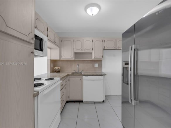 1817 S Ocean Dr # 827, Hallandale Beach FL 33009 — #A11757902