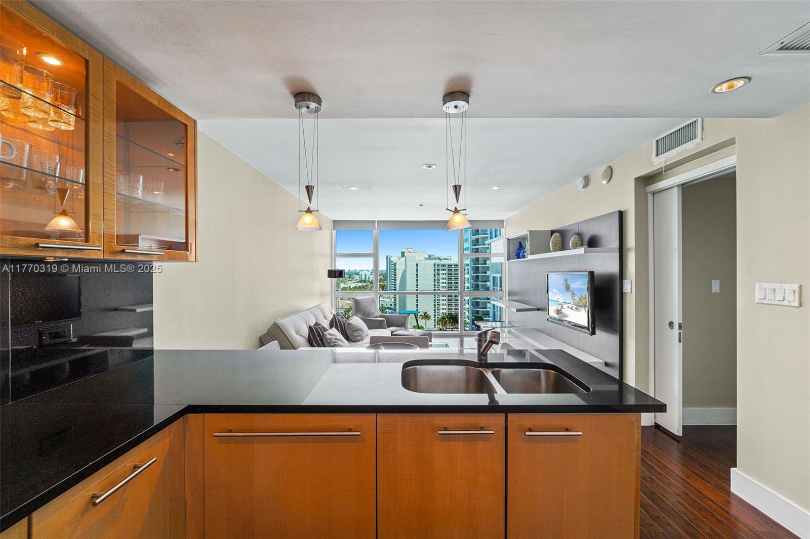 84b12bae-4355 6801 Collins Ave, Miami Beach FL 33141 — #A11770319