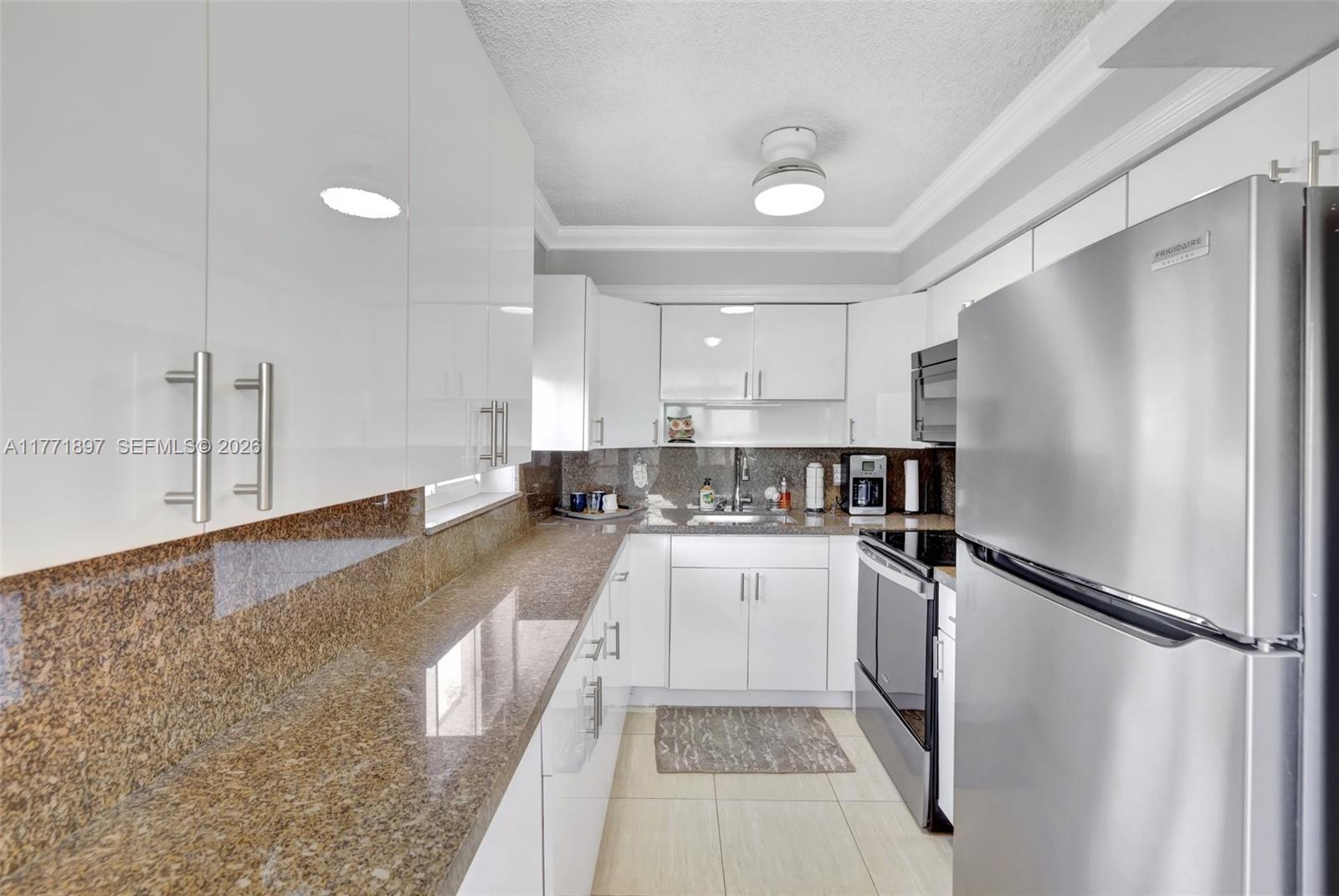 84b12bae-4380 1012 SW 11th St # 20N, Hallandale Beach FL 33009 — #A11771897
