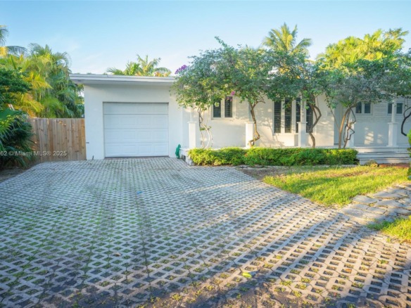 355 Redwood Ln, Key Biscayne FL 33149 — #A11849162
