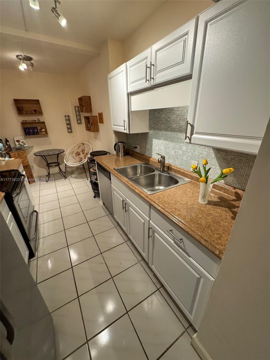 84b12bae-4414 4330 Hillcrest Dr # 304, Hollywood FL 33021 — #A11773633