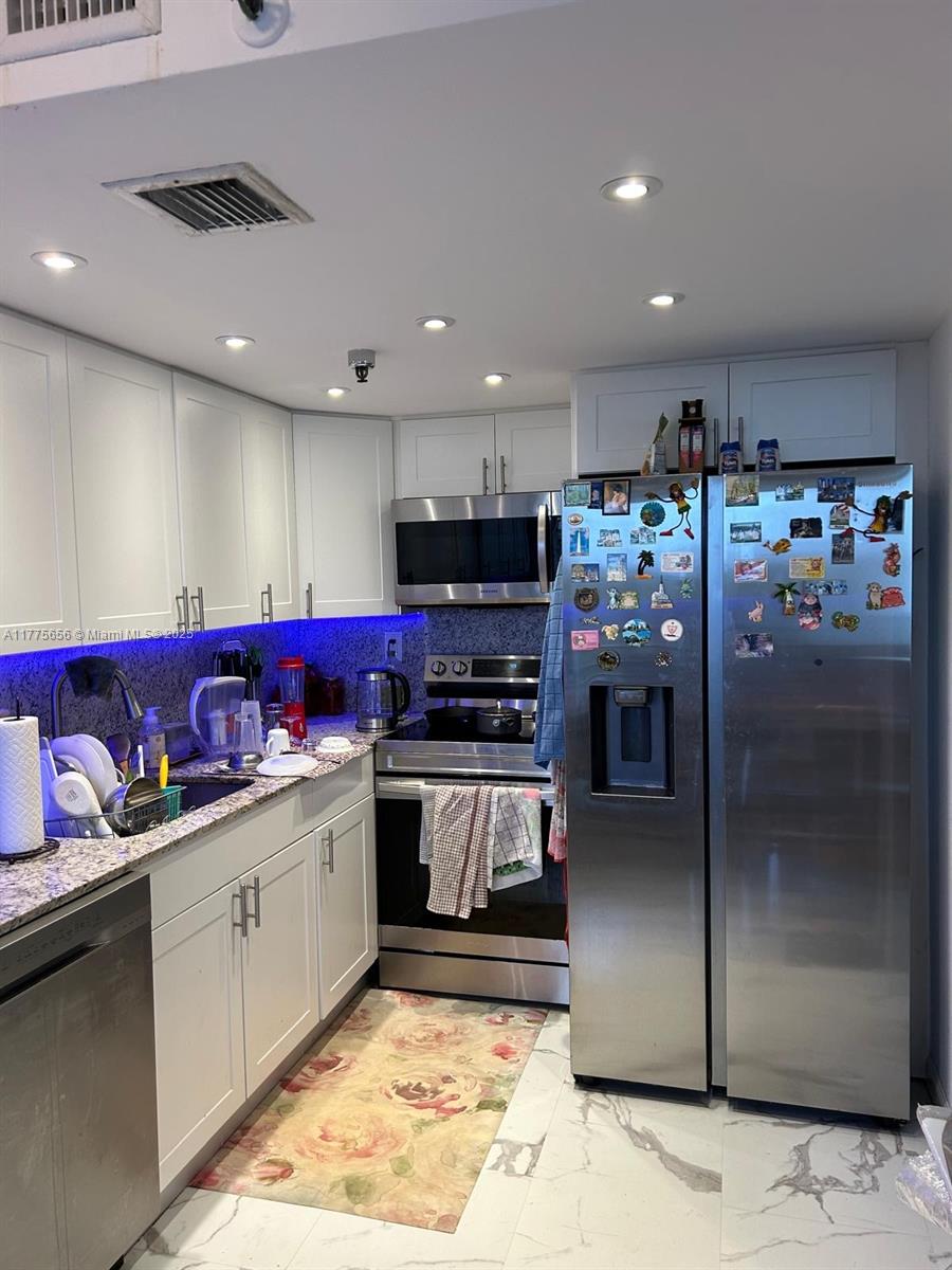 84b12bae-4441 17890 W Dixie Highway # 714, North Miami Beach FL 33160 — #A11775656