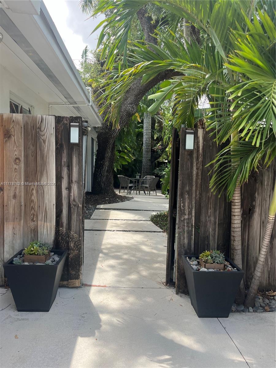 84b12bae-4484 701 SW 9th Ave, Fort Lauderdale FL 33315 — #A11778762