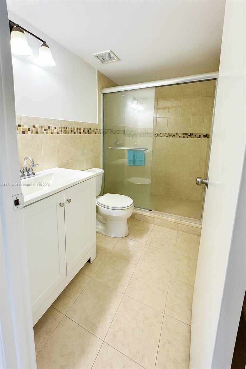84b12bae-4493 800 NE 199th St # 105D, Miami FL 33179 — #A11779401