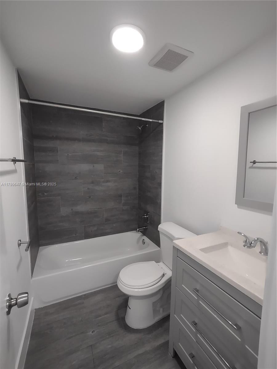 84b12bae-4514 1895 Venice Park Dr # 16B, North Miami FL 33181 — #A11780647