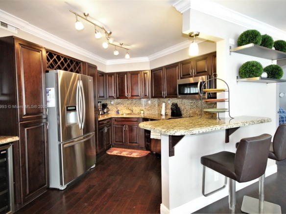 5151 COLLINS AV # 924, Miami Beach FL 33140 — #A11780993