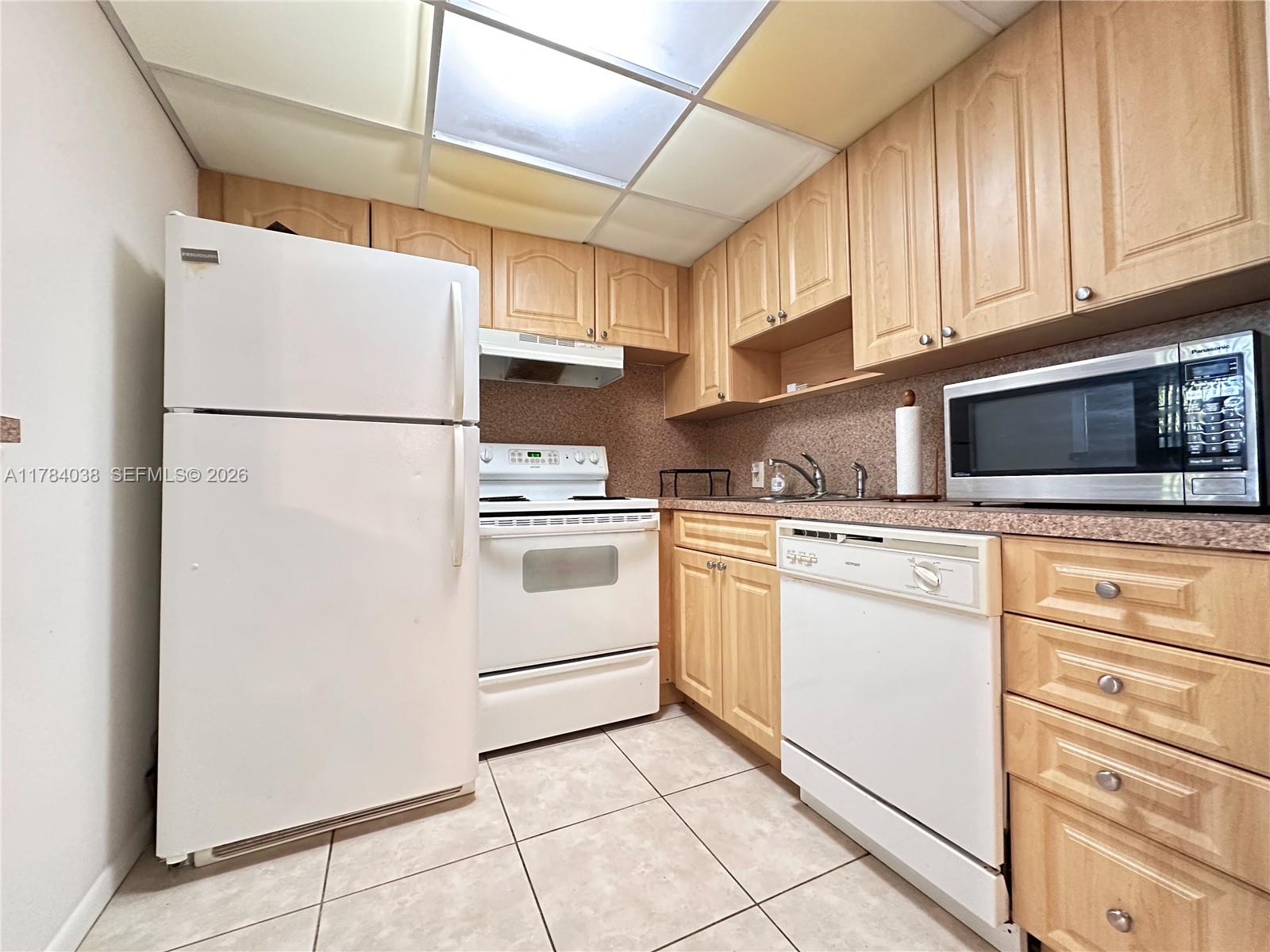 84b12bae-4565 569 N Fanshaw N # 569, Boca Raton FL 33434 — #A11784038