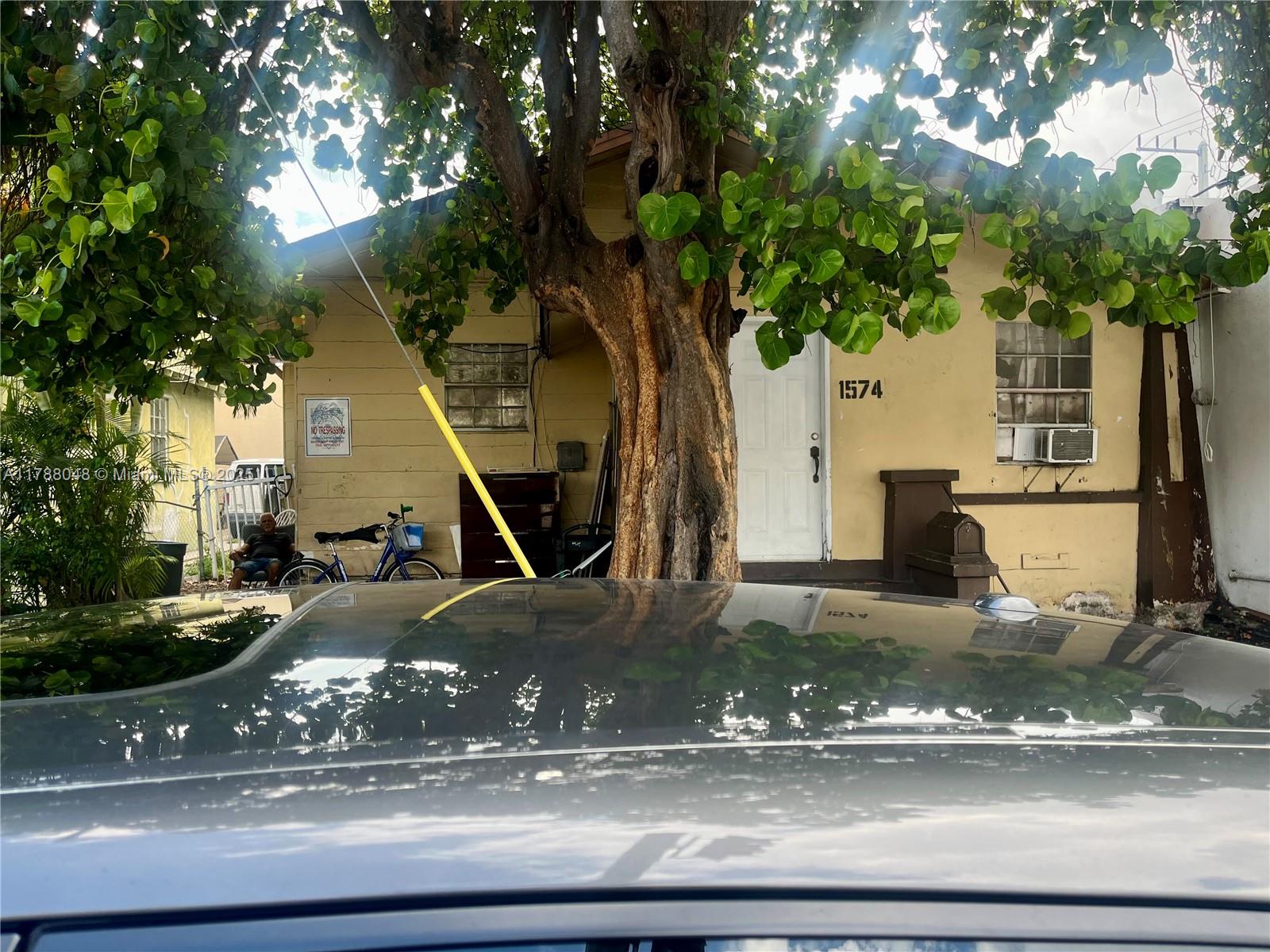 84b12bae-4632 1574 SW 1st St, Miami FL 33135 — #A11788048