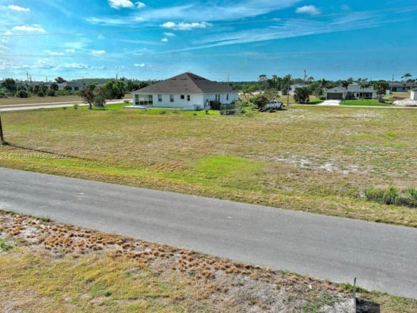 4008 NW 38th Ln, Cape Coral FL 33993 — #A11791183