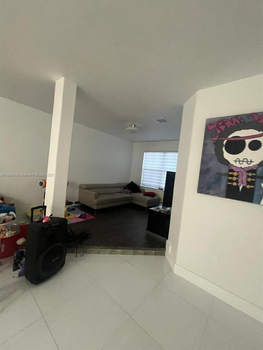 84b12bae-471 11281 NW 84th St, Doral FL 33178 — #A11895102