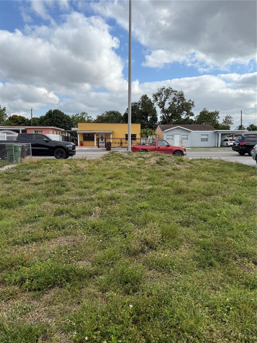 84b12bae-4710 137 W 32 ST, Hialeah FL 33012 — #A11793051
