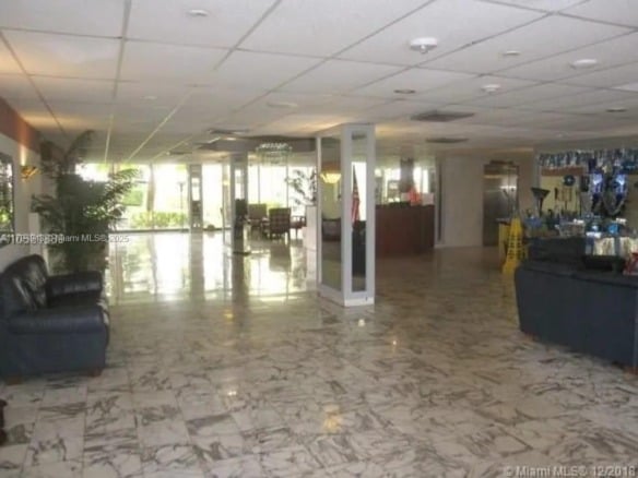 4400 Hillcrest Dr # B, Hollywood FL 33021 — #A11794943