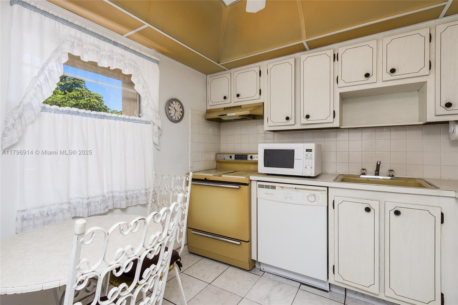 84b12bae-4782 1005 Country Club Dr # 307, Margate FL 33063 — #A11796914