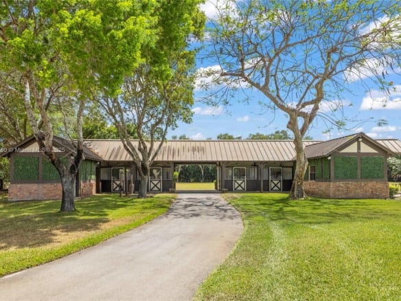 8700 Surrey Ln, Boca Raton FL 33496 — #A11797160