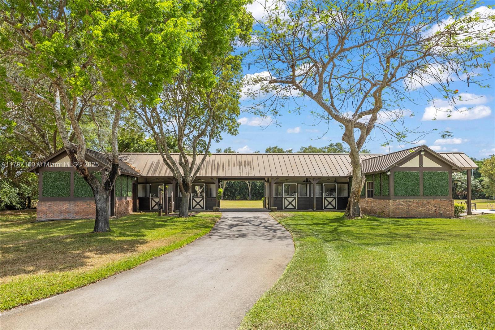8700 Surrey Ln, Boca Raton FL 33496 — #A11797160