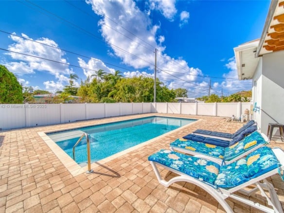 207 SW 11th St, Dania Beach FL 33004 — #A11797742