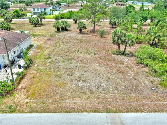 914 S Mercury Ave, Lehigh Acres FL 33974 — #A11799826