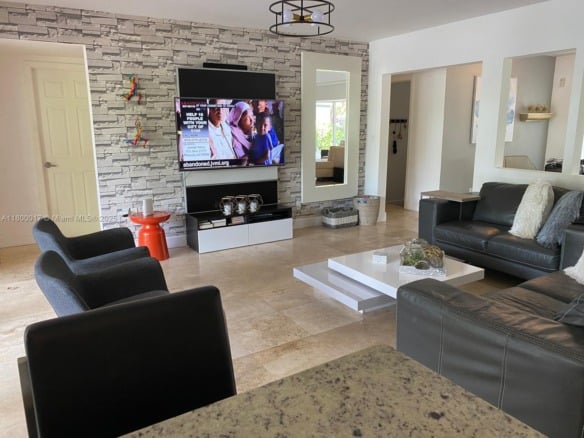 1103 Washington St, Hollywood FL 33019 — #A11800017