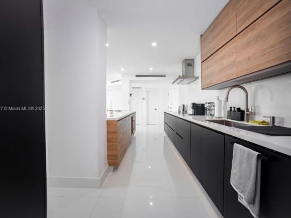 5600 Collins Ave # 14K, Miami Beach FL 33140 — #A11801027