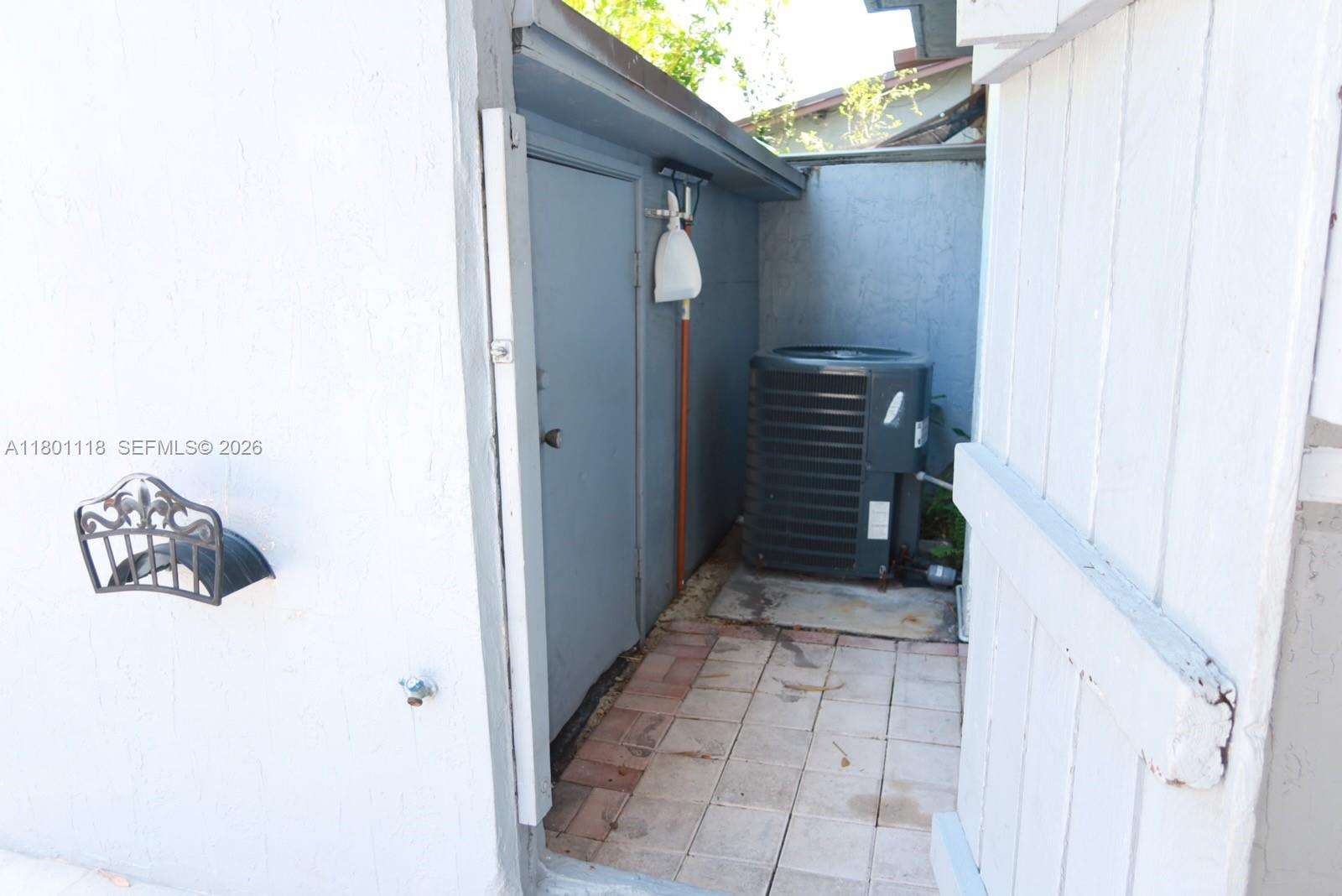 84b12bae-4875 8098 NW 99th Ter, Hialeah Gardens FL 33016 — #A11801118