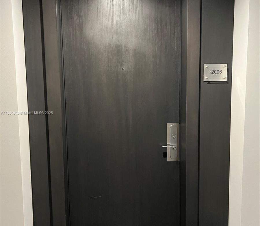 900