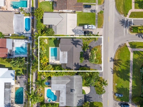 1025 Washington St, Hollywood FL 33019 — #A11805558