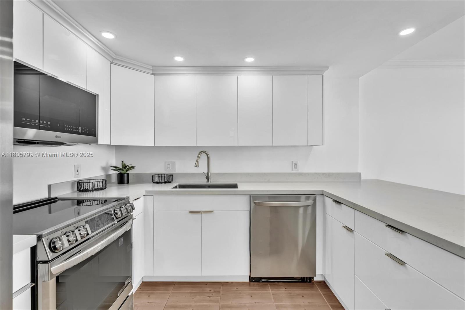 84b12bae-4968 2801 NE 183rd St # 1703W, Aventura FL 33160 — #A11805799
