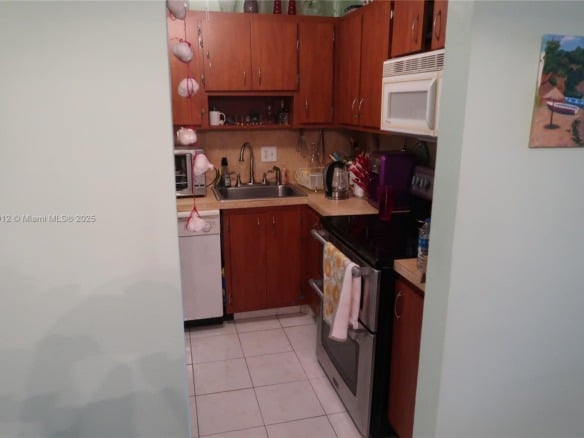 700 Layne Blvd # 112, Hallandale Beach FL 33009 — #A11805912